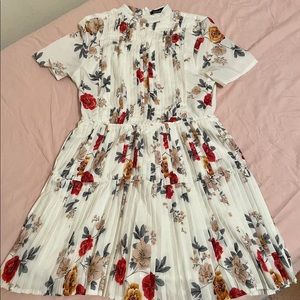 Boohoo exclusive floral pleated dress